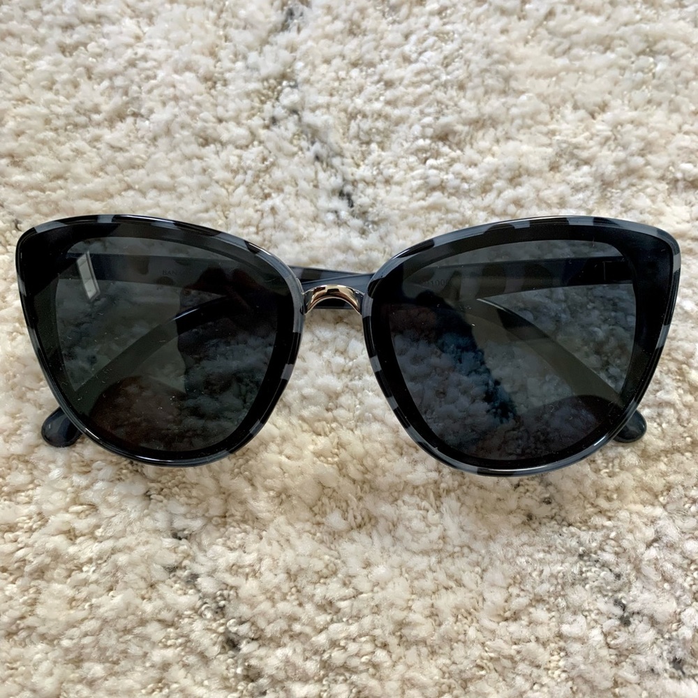 Banana Republic grey tortoise sunglasses🕶